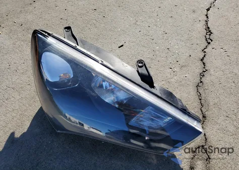 2016 Hyundai Genesis 3.8 Ultimate z USA, uszkodzony, nr VIN KMHHU6KJ2GU132871